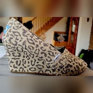 Tom's leopard wedge sandal